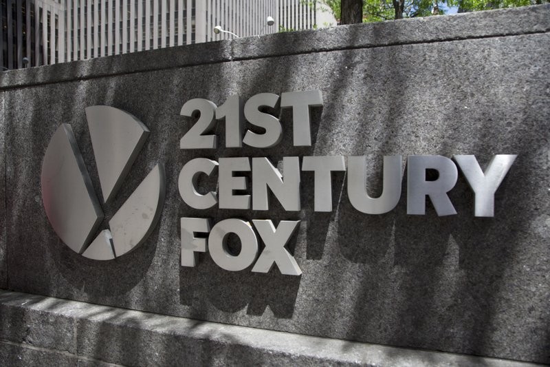 TV: Comcast drops Fox bid, paving way for sale to Disney
